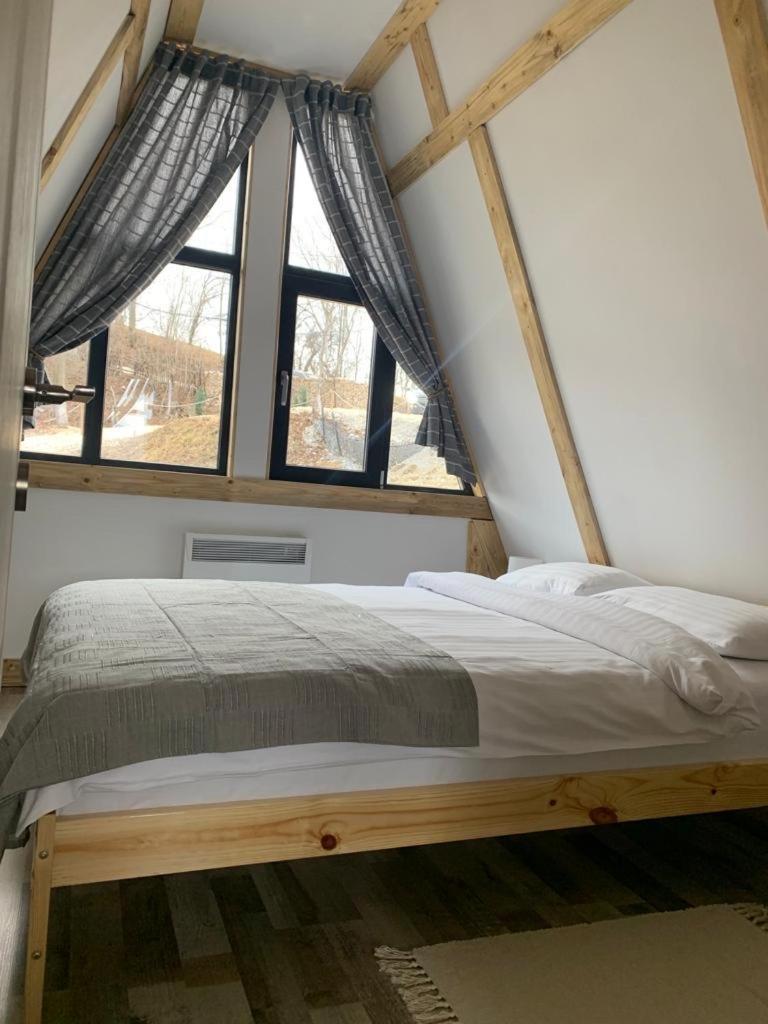 Casutele Din Poienita Villa Comarnic Kültér fotó